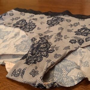Victoria's Secret Black : Cream Floral Lace Panties size M gorgeous,new no tags!